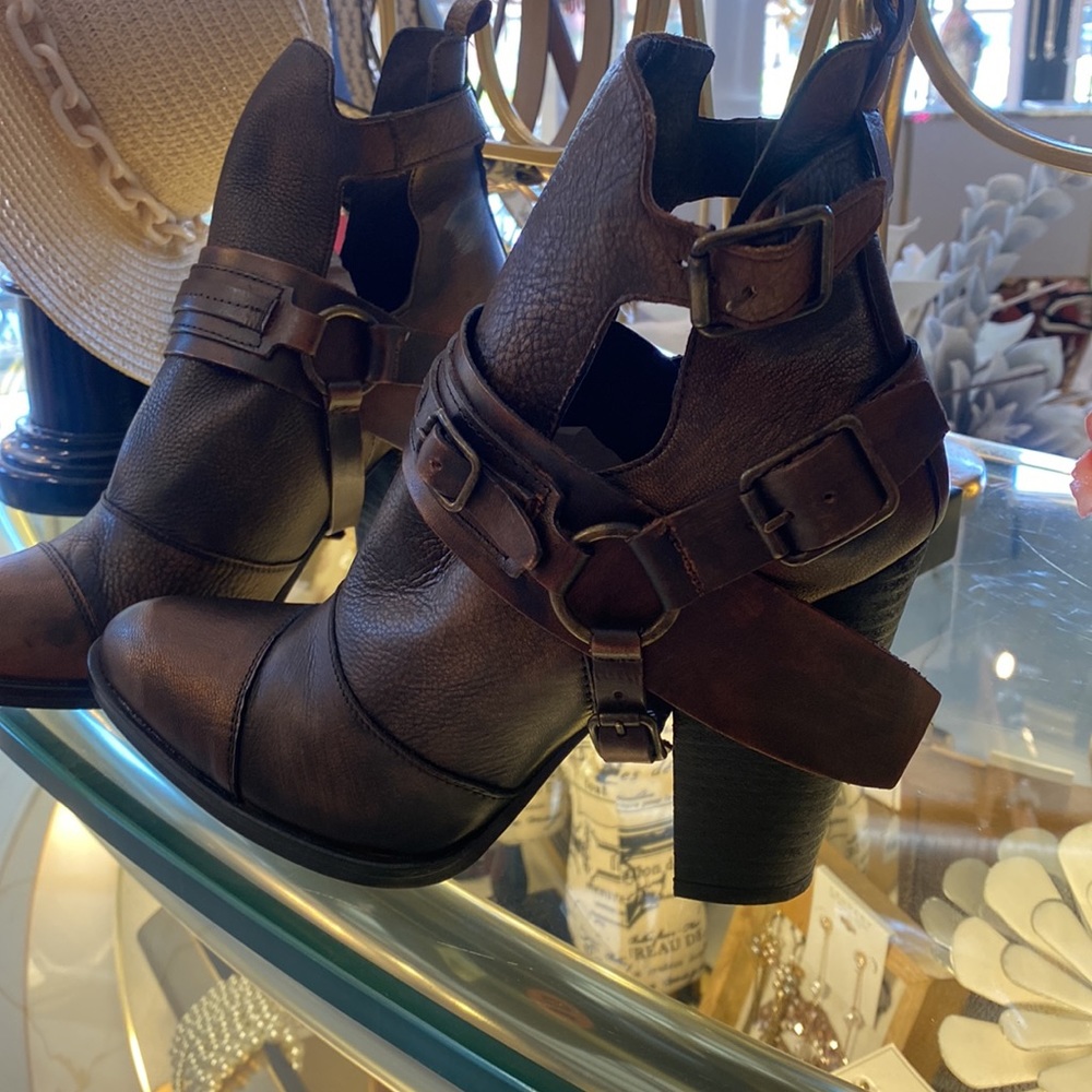 🌺NM Rag & Bone
Brown Buckle Style Boot - Picture 7 of 10